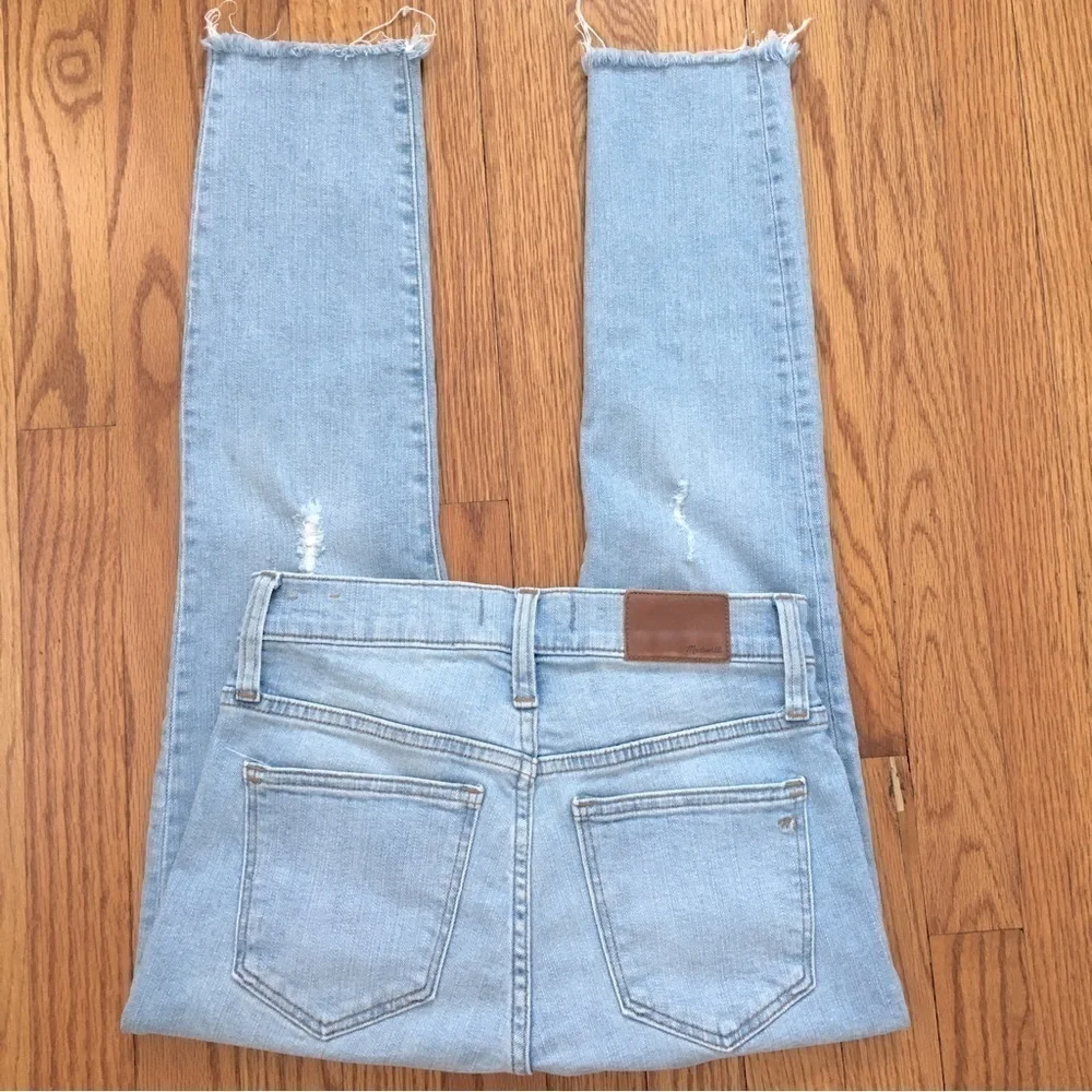 Madewell 9” High Rise Button Fly Light Blue Denim Raw Hem Cropped Skinny Jeans